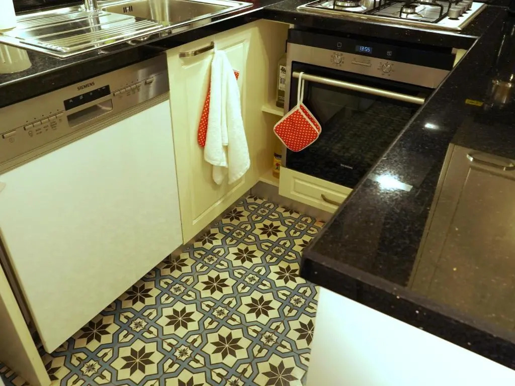 Tilas - Rooms in 19th Century Wooden Townhouse,Kadikoy