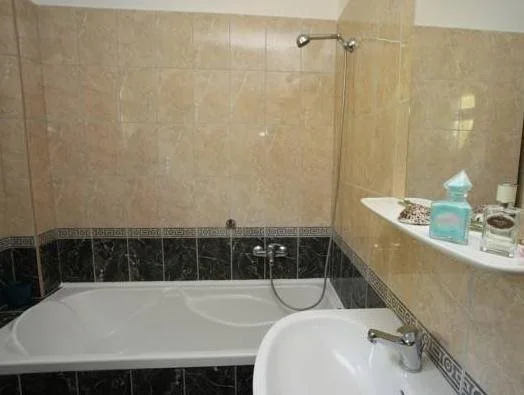 Lelle Park Apartmanház