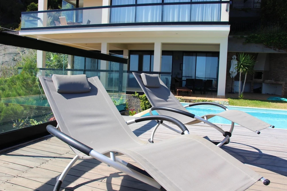 House with 4 Bedrooms in Caniço, with Wonderful Sea View, Private Pool, Enclosed Garden