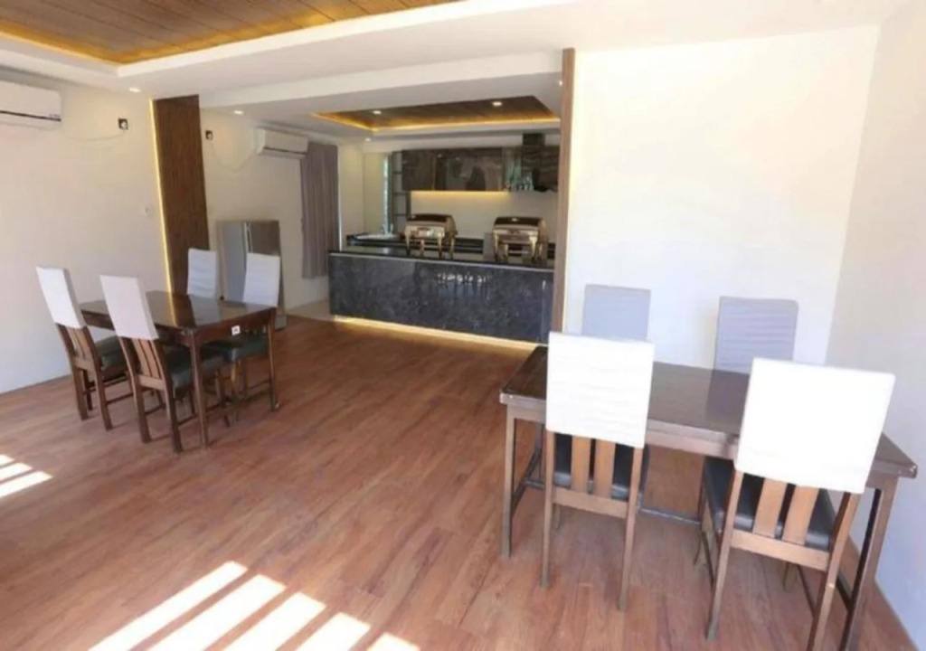 Royal Crown Hotel