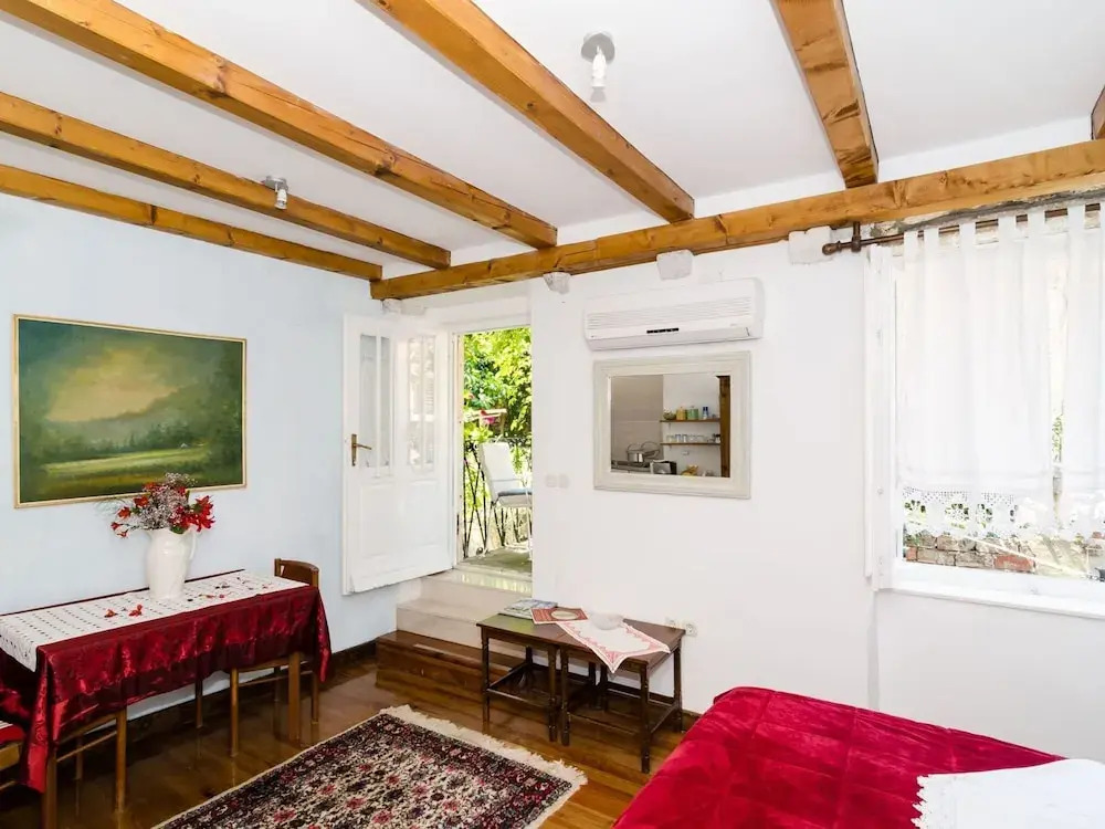 Apartment Taura - Studio Apartment With Balcony and Old City View