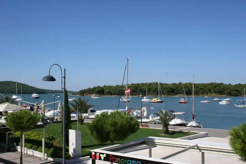 Apartments Riva Medulin
