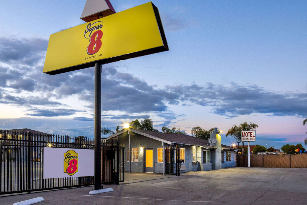 Super 8 by Wyndham Bakersfield CA Near Airport
