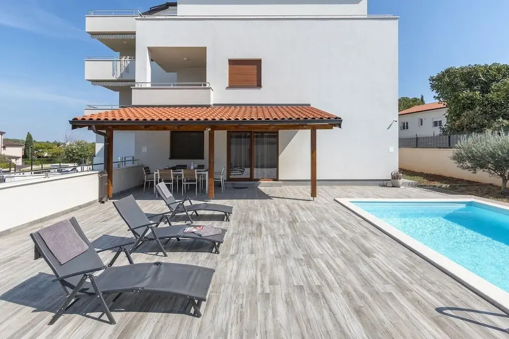 Apartment in Banjole Near Volme Beach