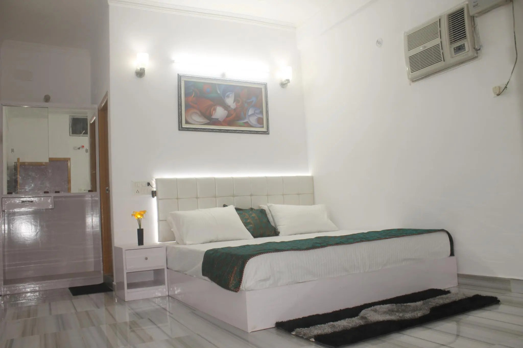 DS Residency Varanasi-Near Mandir-Free Wi-fi-Parking