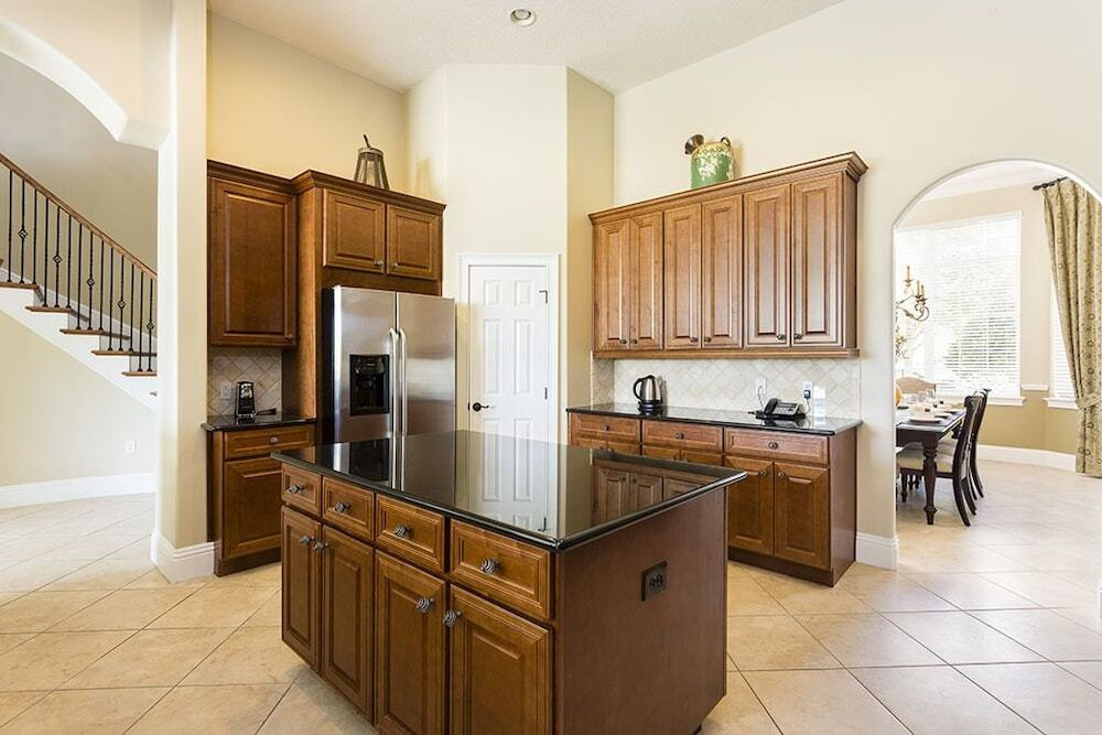 Terrific 5 bed home with a cinima & pool