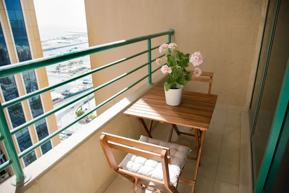 Marina Crown Tower Stays Hostel for Girls