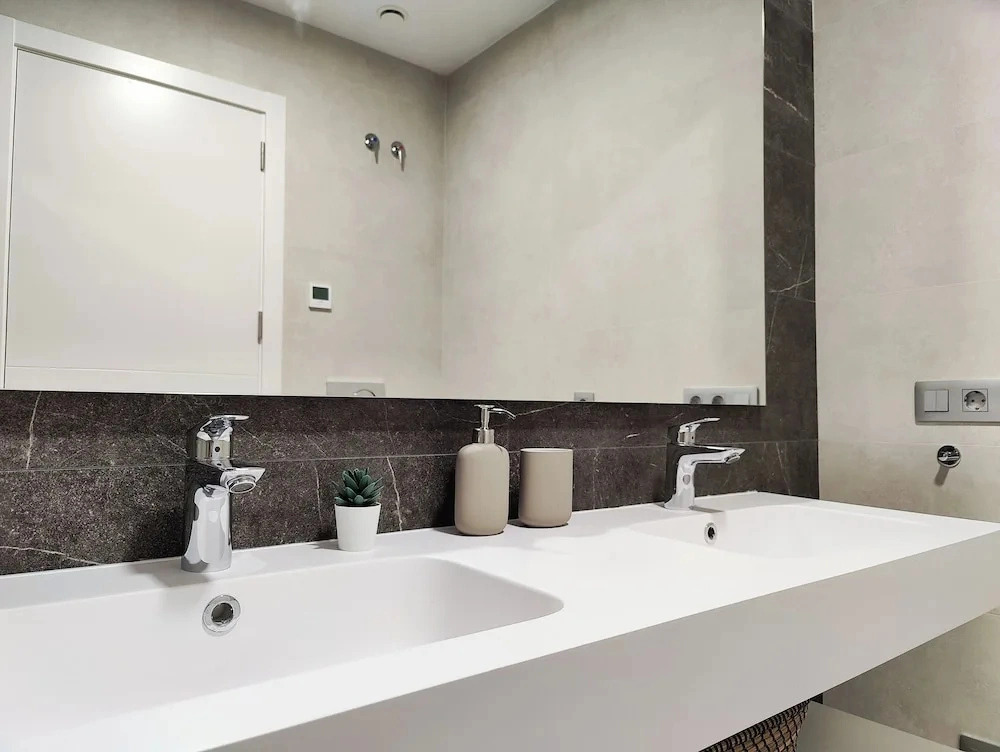 Sunset Cliffs Apartments Tower 1