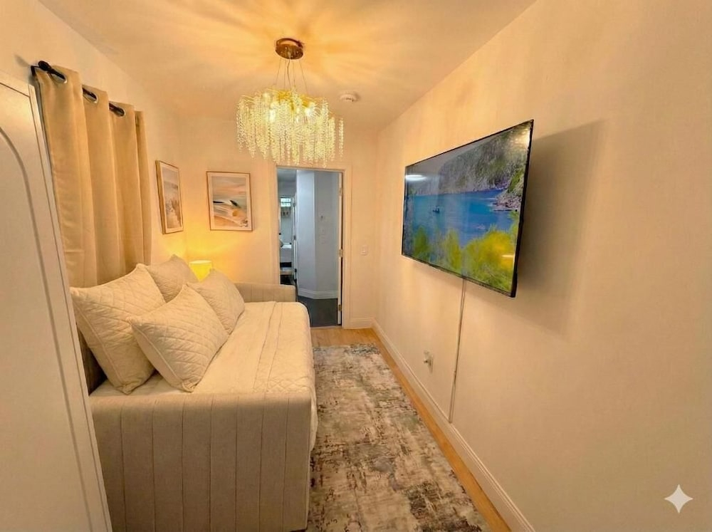 2 Bedroom Apartment with 2 Bathrooms and Kitchen