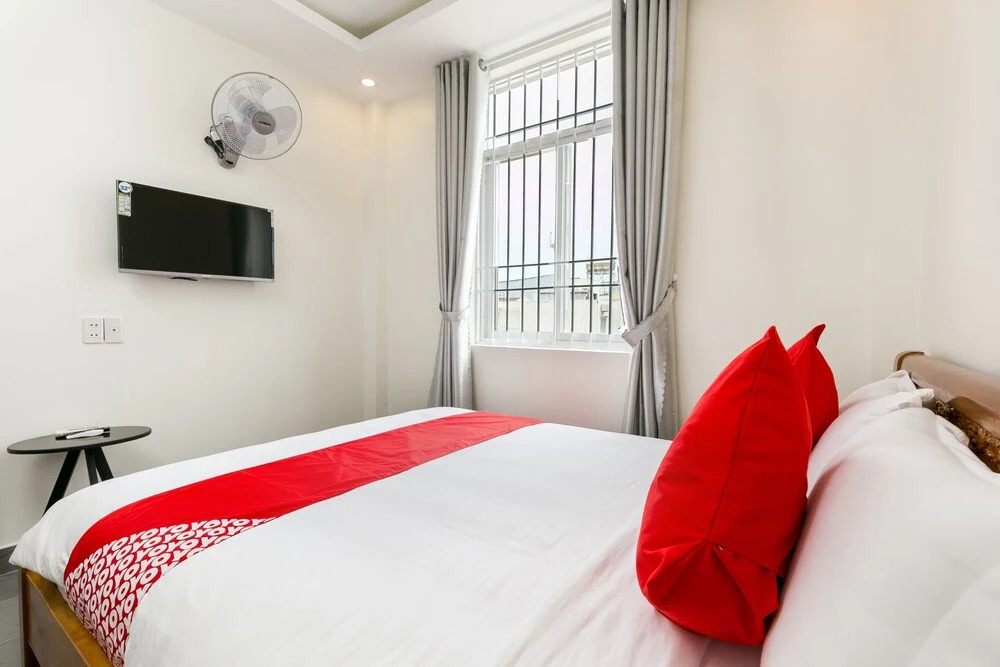 OYO 365 Rose Hotel