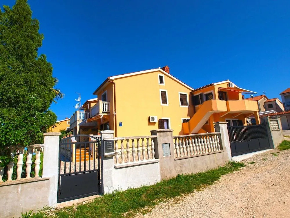 Apartments Zdravko