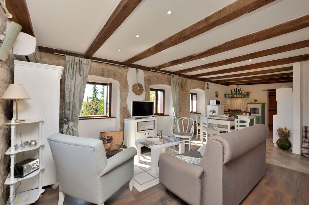House IVA