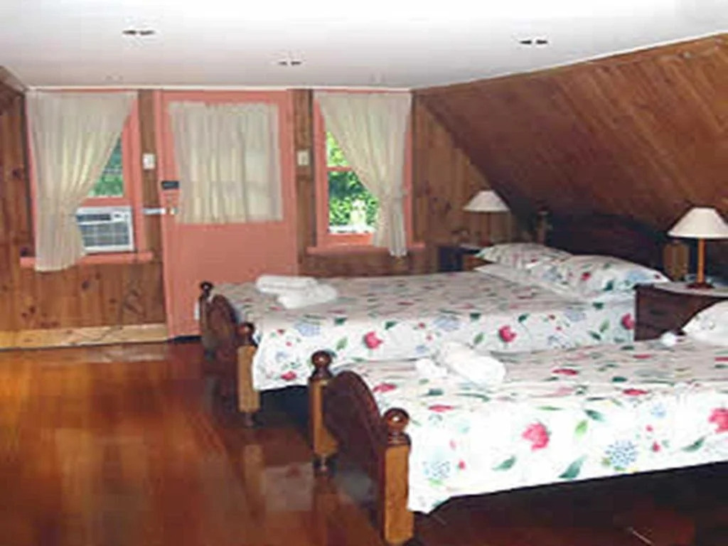 Birchwood Manor