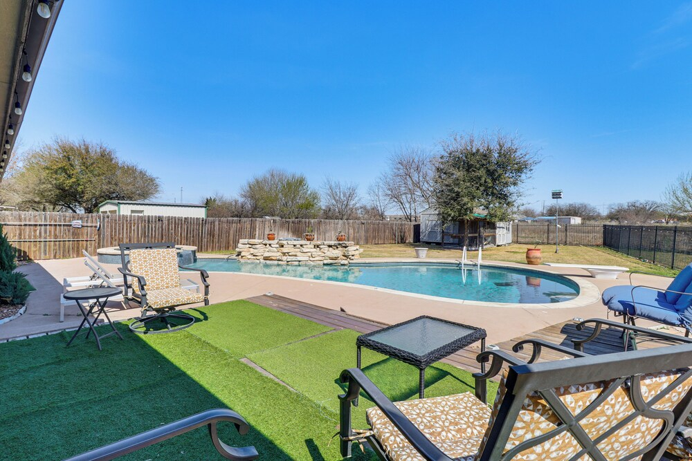 Hot Tub, Pool, & Fire Pit: Gorgeous Hutto Home