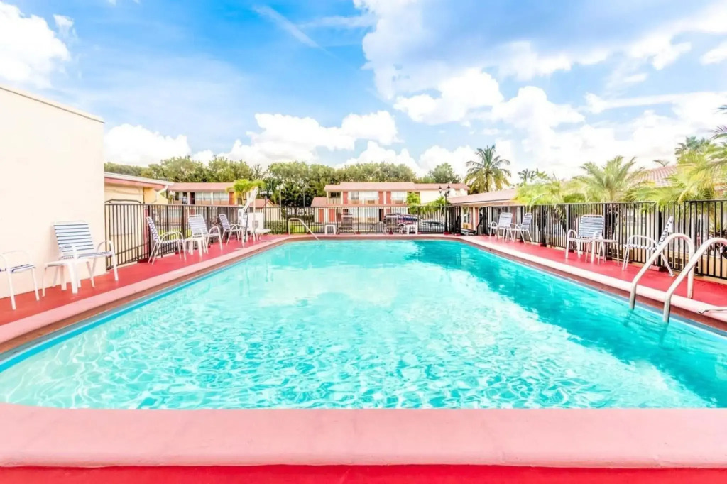 Econo Lodge Inn & Suites Florida City