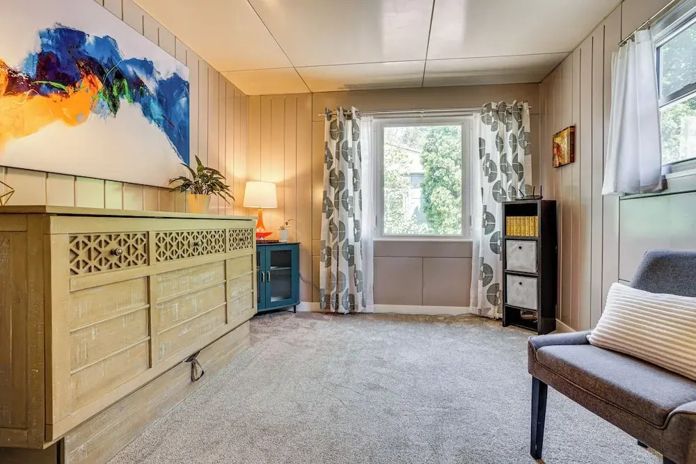 Lustron of the Lakes: Retro MCM Gem in Tangletown