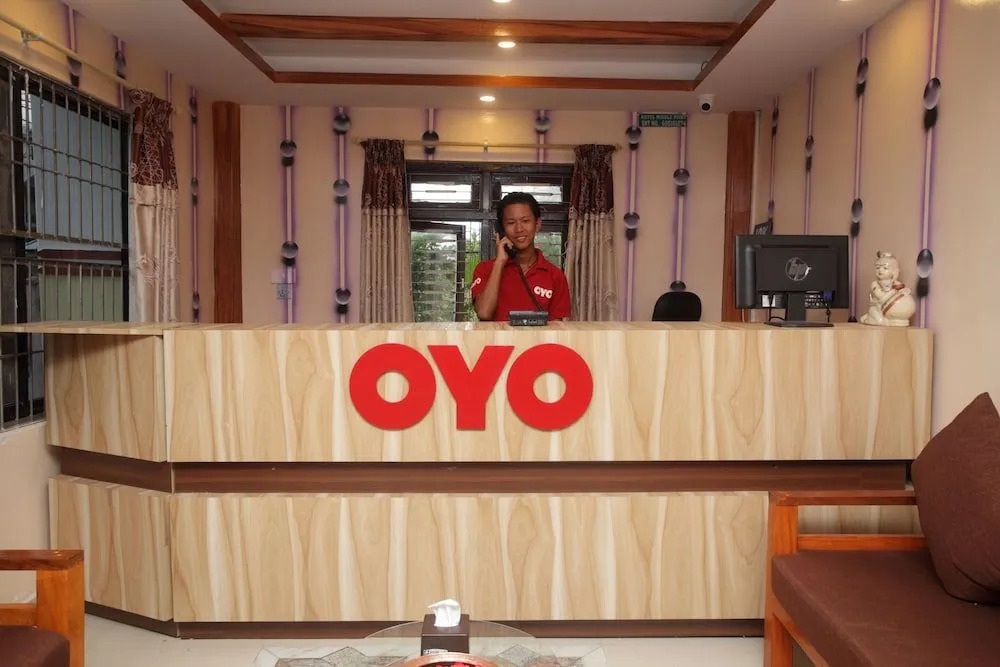 OYO 618 Hotel Middle Point