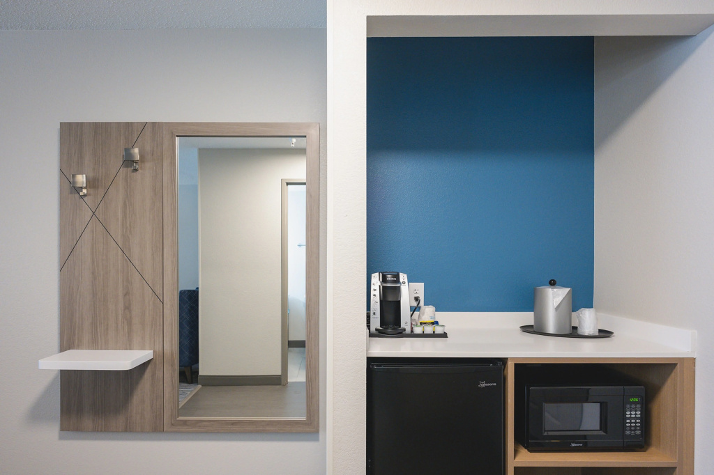 Holiday Inn Express & Suites Marquette by IHG