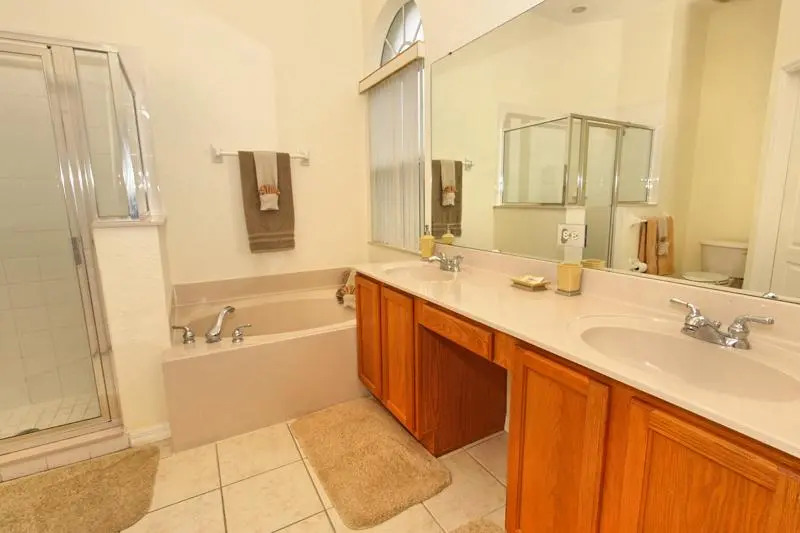 1842 Northampton Drive 4 Bedrooms, 3 Bathrooms