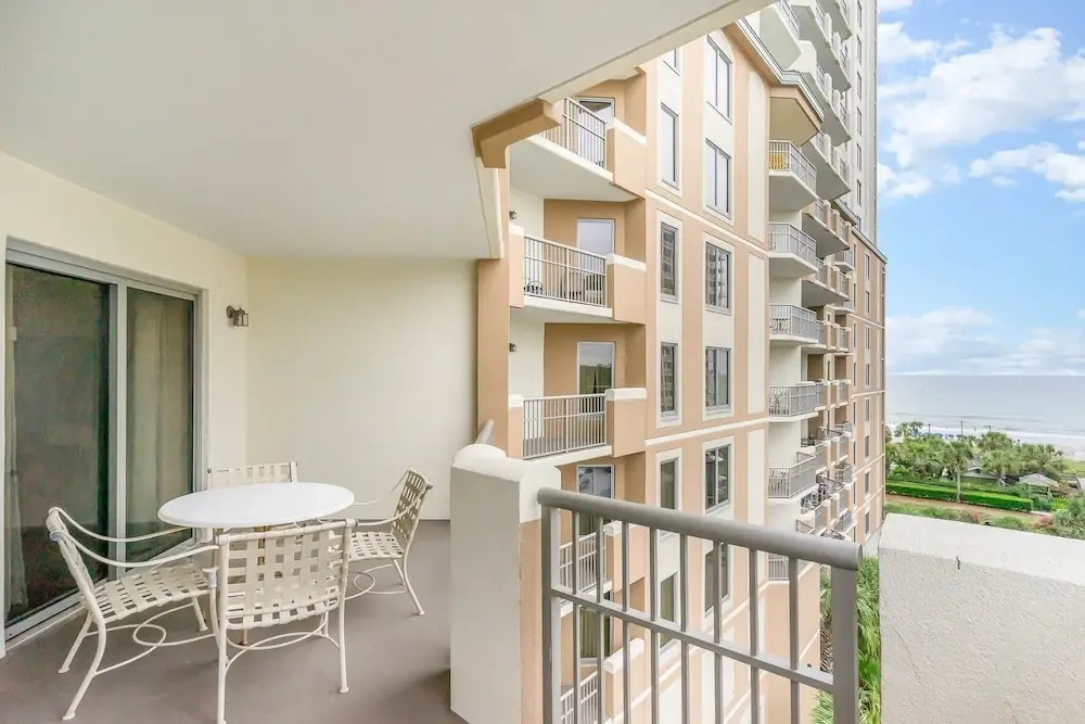 Splendid 3 bedroom, 3 bath condo - 408 Royale Palms 3 Condo