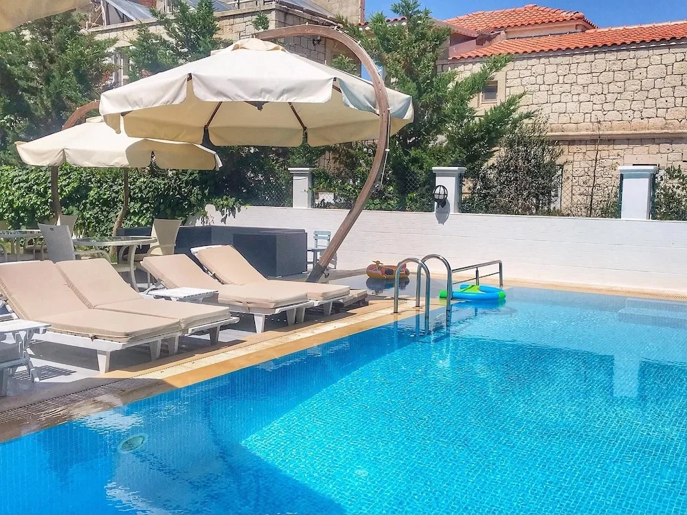 Lapis Port Surf Hotel