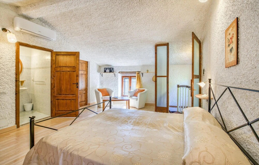 Amazing Apartment in Radicondoli With 3 Bedrooms, Wifi and Outdoor Swimming Pool