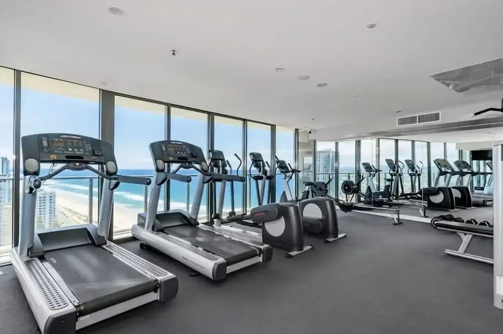 Wonderful 2-bed With Pool, Gym & Scenic Views