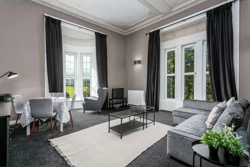 Racecourse View - Donnini Apartments