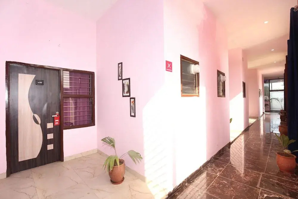 OYO 11497 Hotel Sharnam