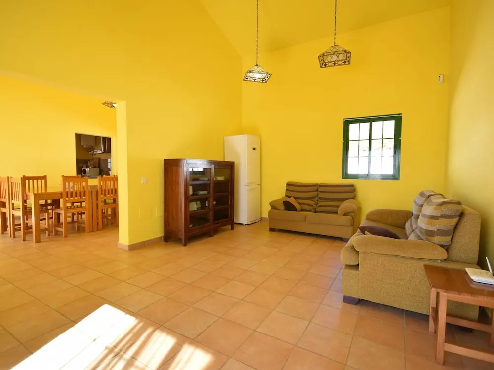 Spacious villa with good location in the north, just 15 min from the beach