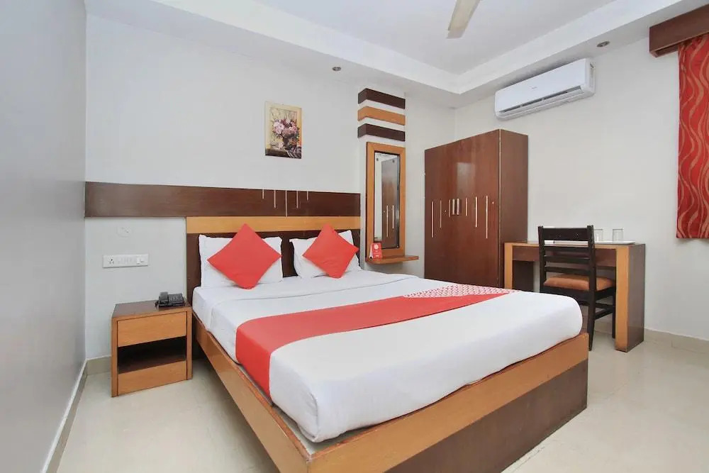 OYO 958 Hotel Greenwood Inn