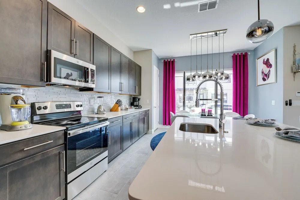Upscale Davenport Home w/ Pool: 8 Mi to Disney!