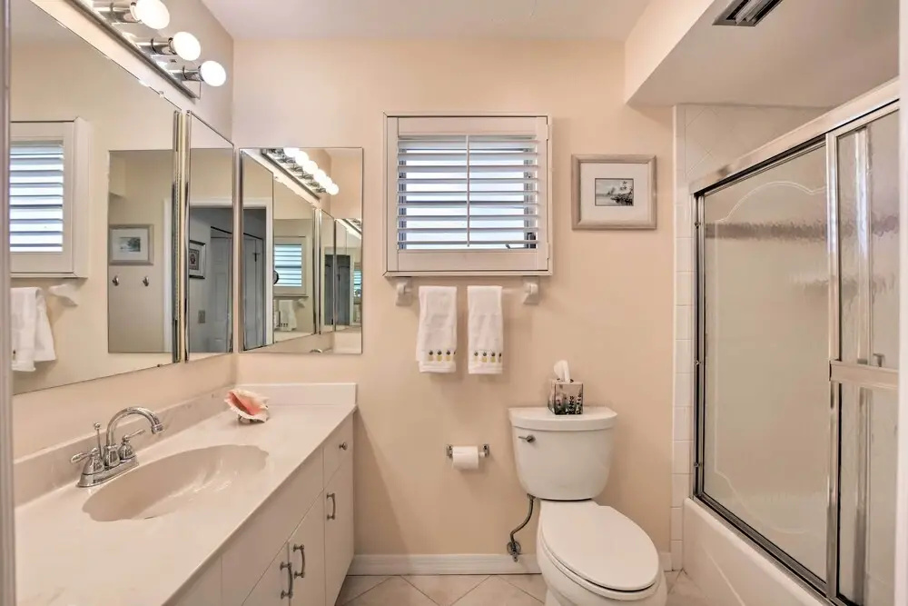 Dock Access & Pool: Cape Coral Retreat