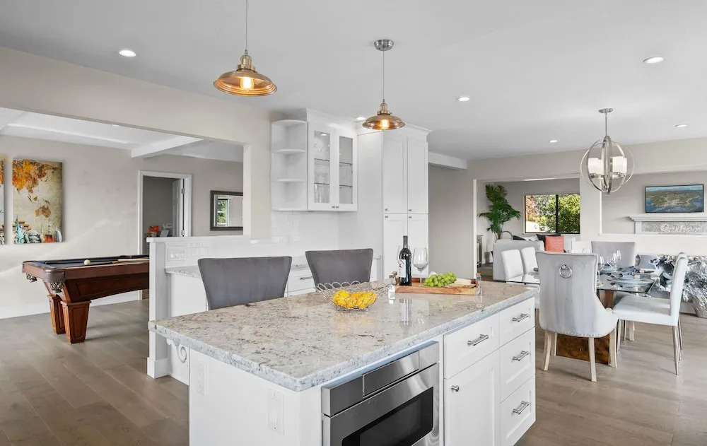 Newly Remodeled 4/4 With Bonus Room! Spectacular Valley Views! Aquarium Passes Available