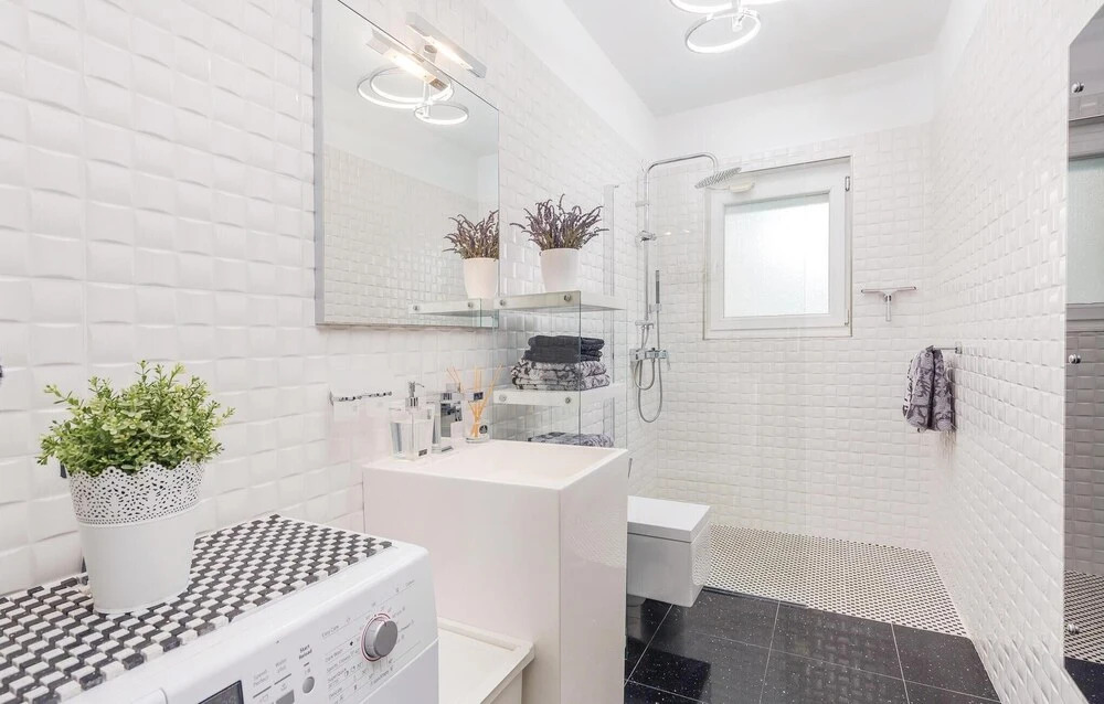 Awesome Home in Nedescina With Wifi and 5 Bedrooms