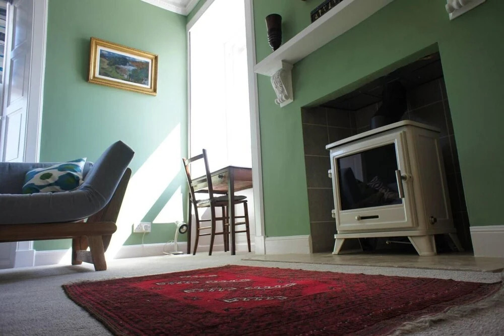 Fantastic 2 Bedroom, Spacious and Great Location!
