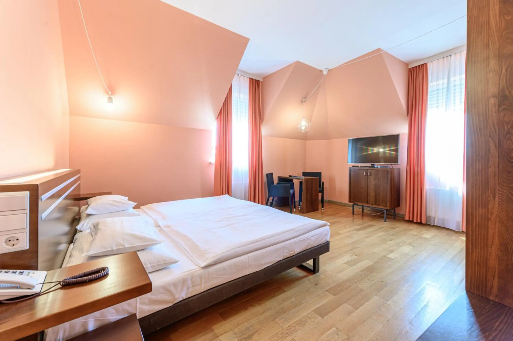 Hotel Caroline