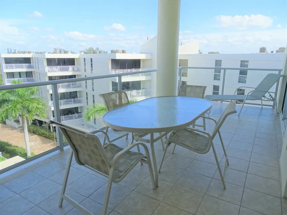 Crescent Siesta Key - 503 3 Bedrooms 2 Bathrooms Condo