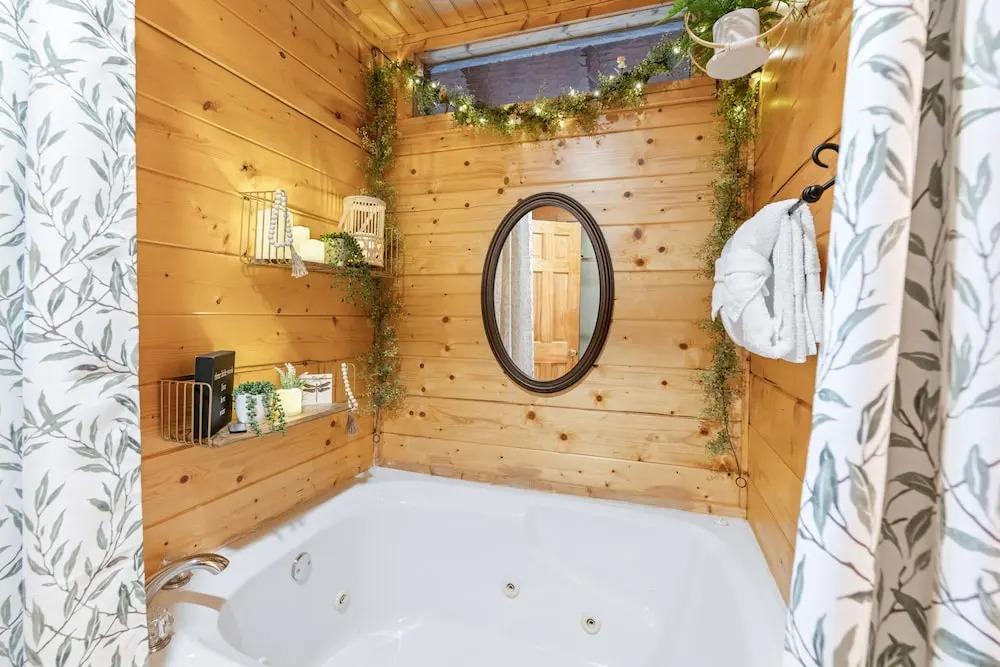 The Real Mccoy Stunning Views w/ Private Hot Tub