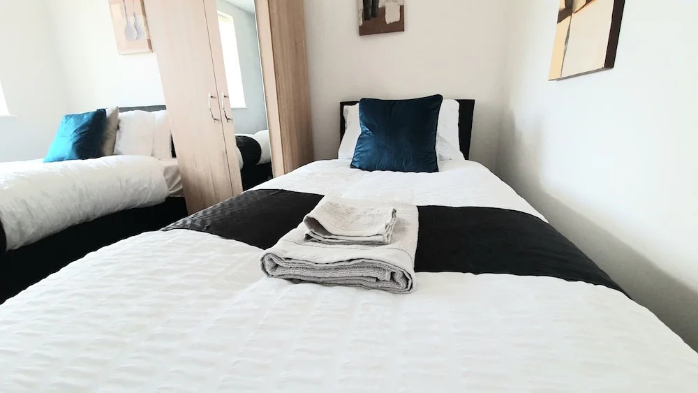 Salford Ark Comfort Stays Near Trafford Centre