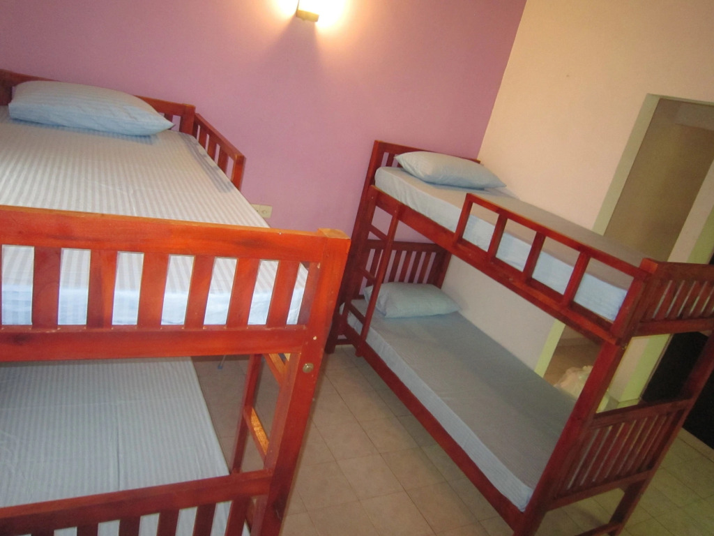 Ceylon Hostel - Colombo Int Airport