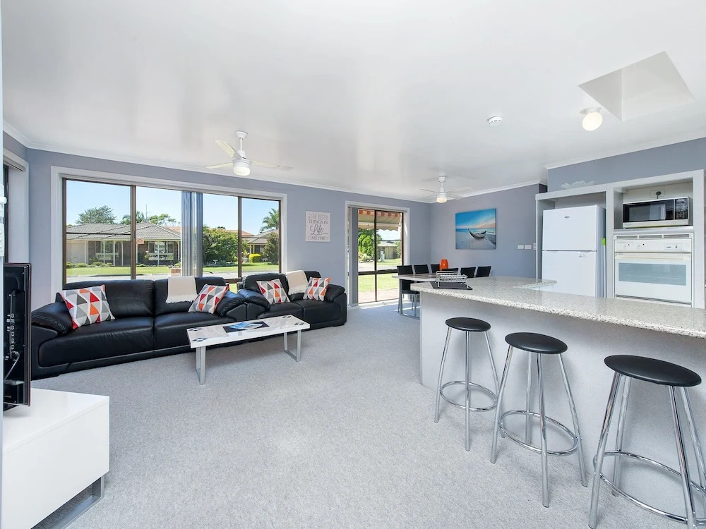 Shoreline Drive, Duplex 01,39, Little Pearl