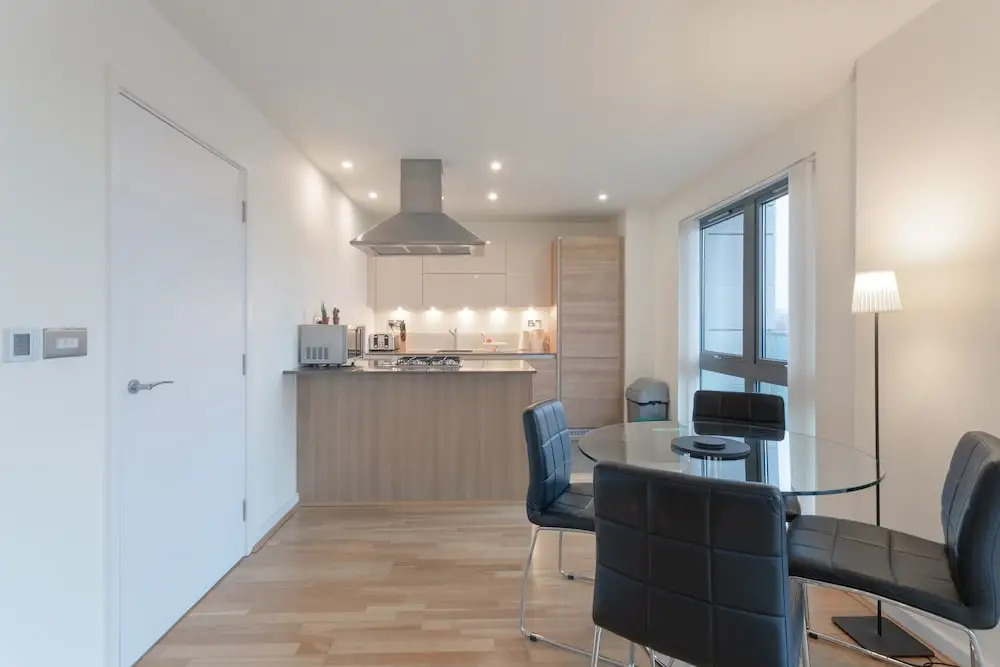 Modern 1 Bedroom Flat in Shadwell With Balcony