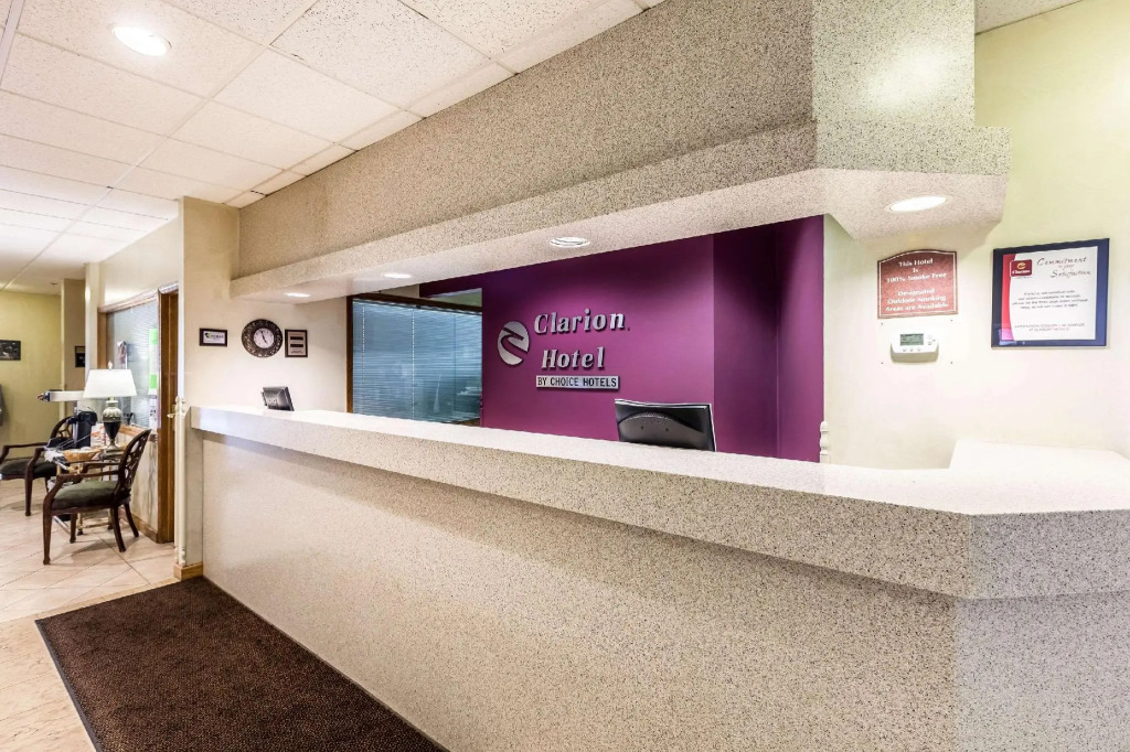 AmericInn & Suites by Wyndham Baraboo Event Center