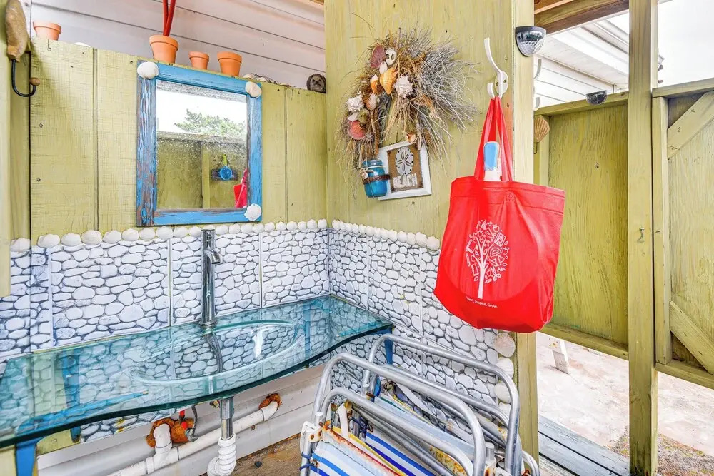 < 1/2 Mi to Beach Access + Pier: OBX Getaway