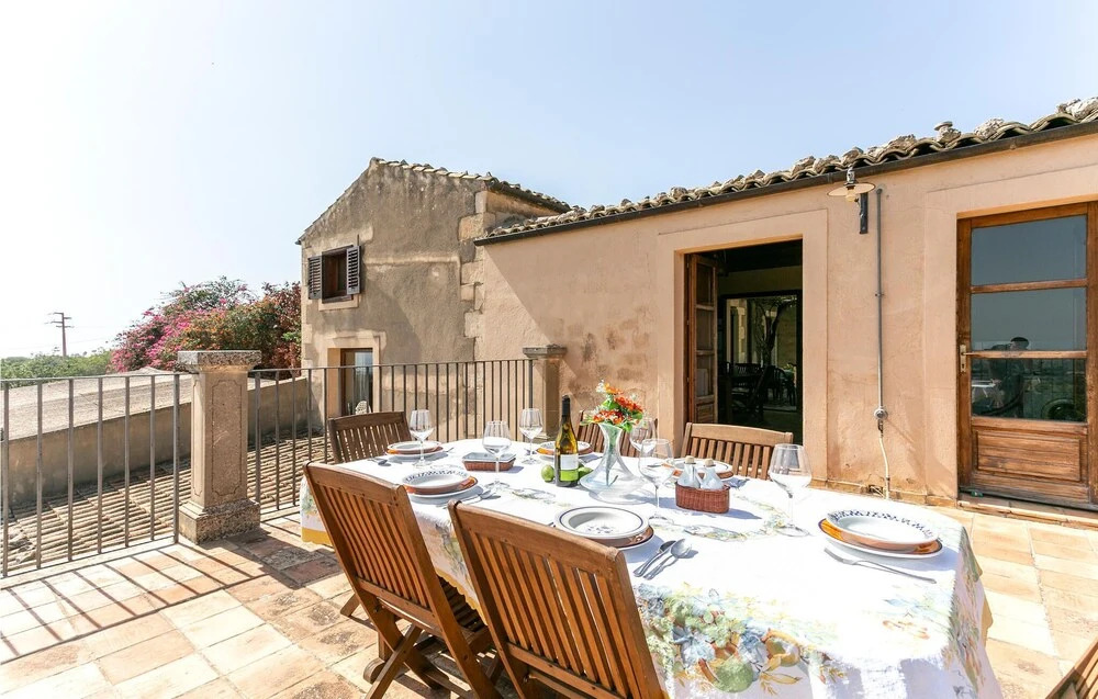 Awesome Home in Ragusa With 5 Bedrooms, Wifi and Private Swimming Pool