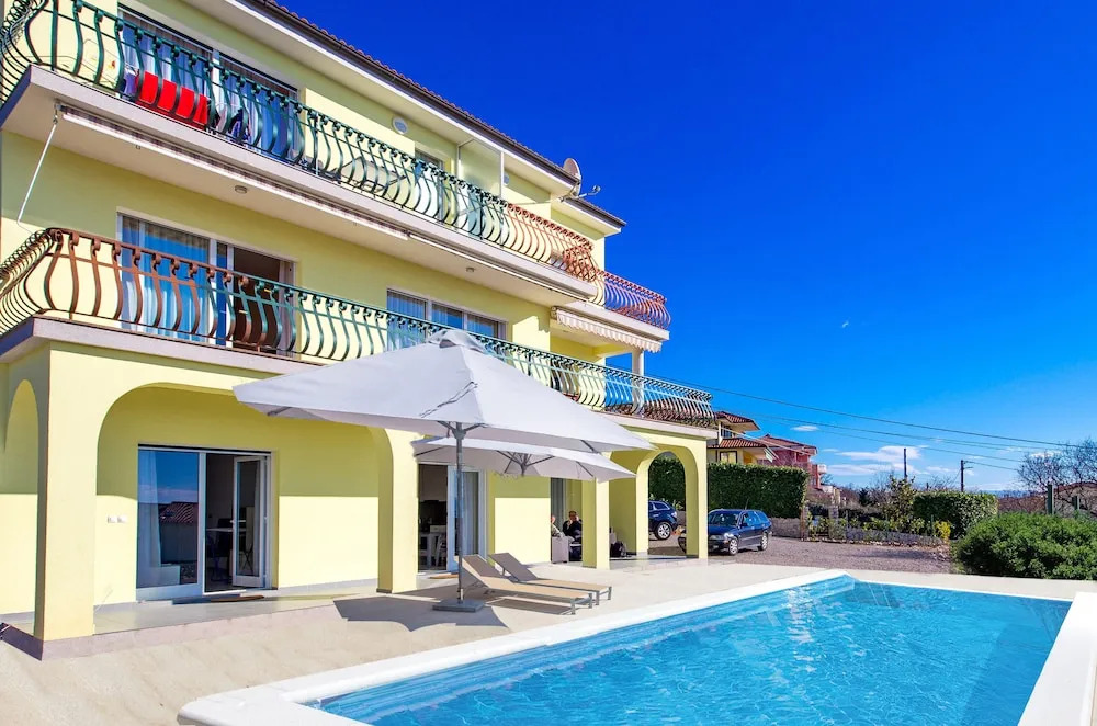 Luxury apartments Kostrena with pool