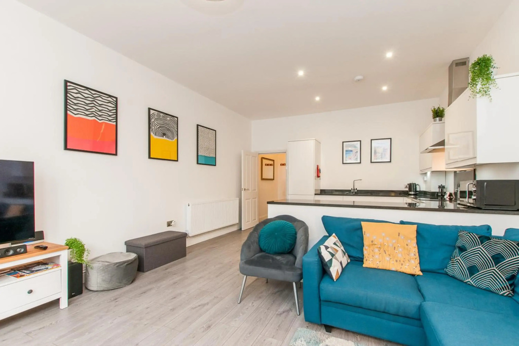 Popular - Modern Walpole Bay Apartment