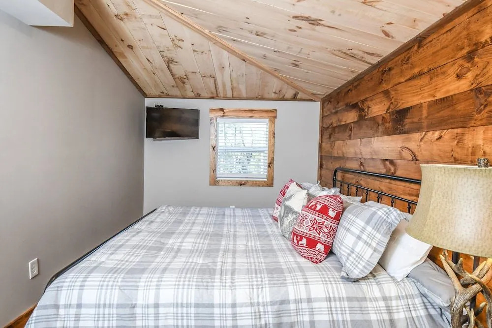 Kare Bear Cabin