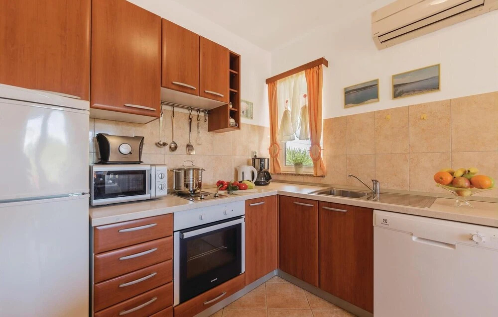 Awesome Home in Krnica With Wifi and 4 Bedrooms